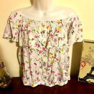 Gorgeous flowered Rue 21 blouse.